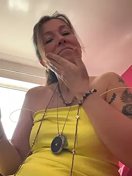 Lwhite1 online show from 25, 4, 2026