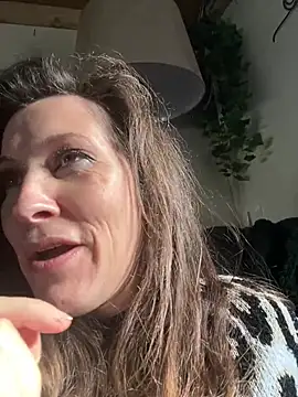 Lwhite1 online show from 21, 3, 2025