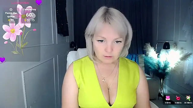 Snapshot of Juarnea chatting on 1, 10, 2025 Juarnea online show from 1, 10, 2025