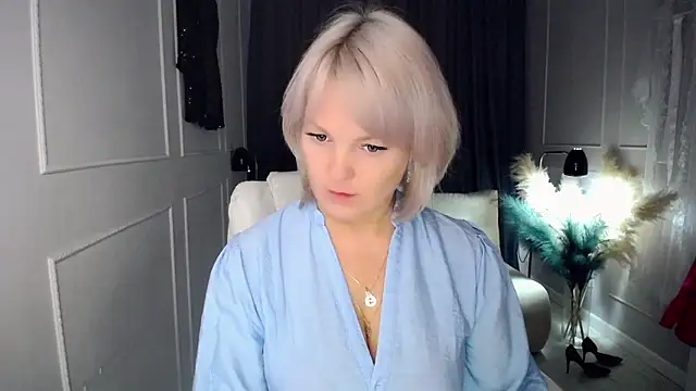 Snapshot of Juarnea chatting on 17, 11, 2025 Juarnea online show from 17, 11, 2025