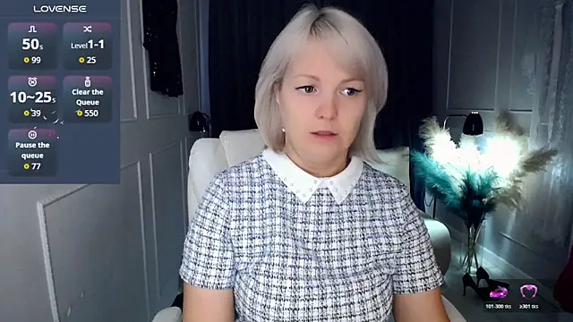 Snapshot of Juarnea chatting on 21, 11, 2025 Juarnea online show from 21, 11, 2025