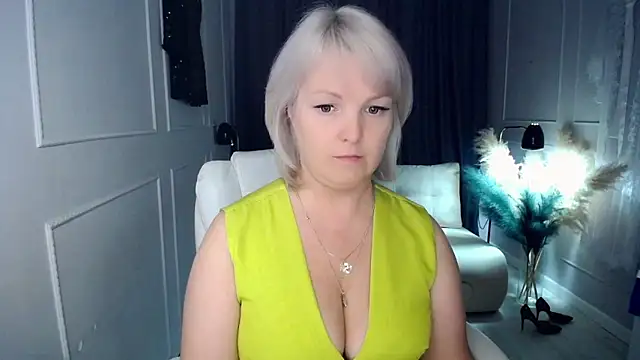 Snapshot of Juarnea chatting on 10, 11, 2025 Juarnea online show from 10, 11, 2025