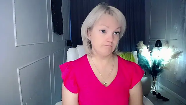 Snapshot of Juarnea chatting on 8, 10, 2025 Juarnea online show from 8, 10, 2025