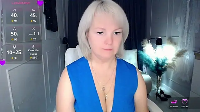 Snapshot of Juarnea chatting on 8, 11, 2025 Juarnea online show from 8, 11, 2025