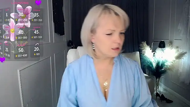 Snapshot of Juarnea chatting on 10, 10, 2025 Juarnea online show from 10, 10, 2025