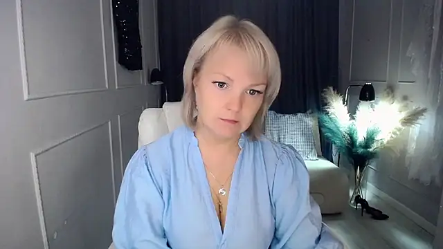 Snapshot of Juarnea chatting on 11, 9, 2025 Juarnea online show from 11, 9, 2025