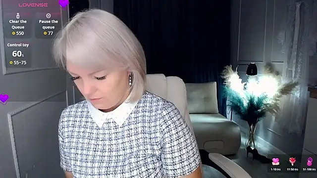 Snapshot of Juarnea chatting on 2, 11, 2025 Juarnea online show from 2, 11, 2025