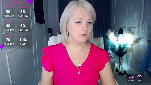 Snapshot of Juarnea chatting on 30, 10, 2025 Juarnea online show from 30, 10, 2025