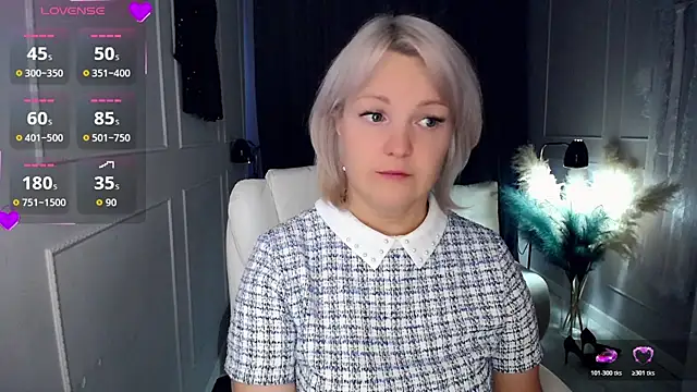 Snapshot of Juarnea chatting on 13, 11, 2025 Juarnea online show from 13, 11, 2025