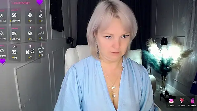 Snapshot of Juarnea chatting on 9, 11, 2025 Juarnea online show from 9, 11, 2025