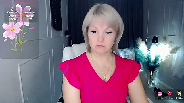 Snapshot of Juarnea chatting on 10, 9, 2025 Juarnea online show from 10, 9, 2025