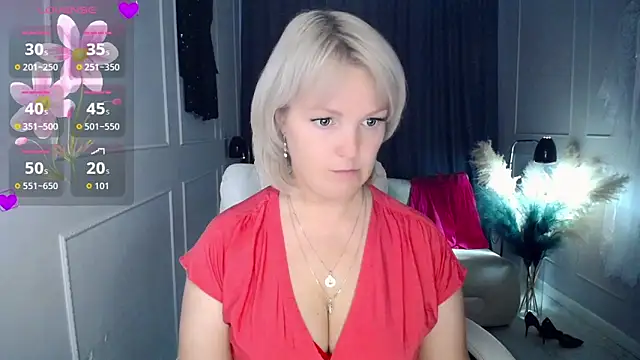 Snapshot of Juarnea chatting on 9, 10, 2025 Juarnea online show from 9, 10, 2025