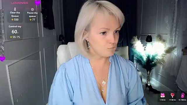 Snapshot of Juarnea chatting on 5, 11, 2025 Juarnea online show from 5, 11, 2025