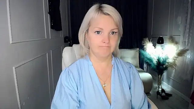 Snapshot of Juarnea chatting on 24, 11, 2025 Juarnea online show from 24, 11, 2025