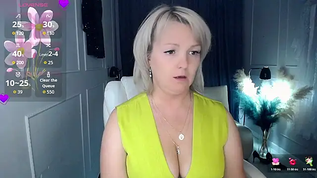 Snapshot of Juarnea chatting on 18, 10, 2025 Juarnea online show from 18, 10, 2025