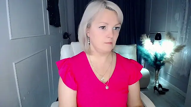 Snapshot of Juarnea chatting on 14, 11, 2025 Juarnea online show from 14, 11, 2025