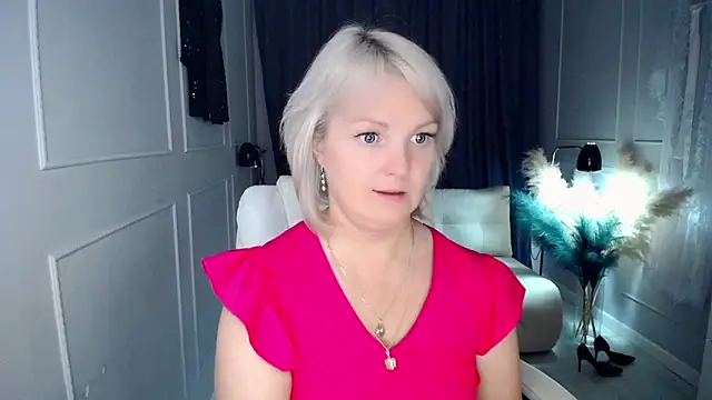 Snapshot of Juarnea chatting on 19, 11, 2025 Juarnea online show from 19, 11, 2025