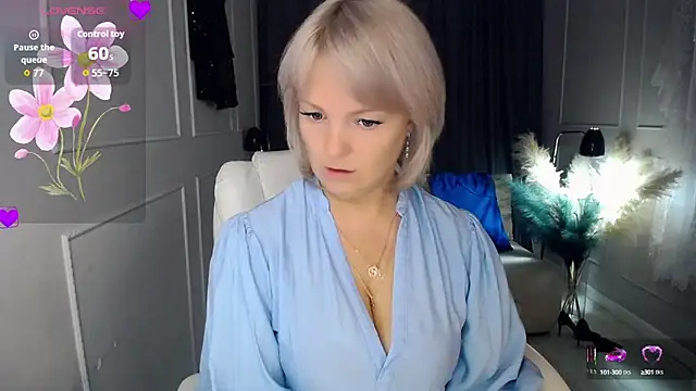 Snapshot of Juarnea chatting on 3, 10, 2025 Juarnea online show from 3, 10, 2025