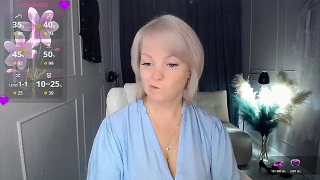 Snapshot of Juarnea chatting on 25, 10, 2025 Juarnea online show from 25, 10, 2025