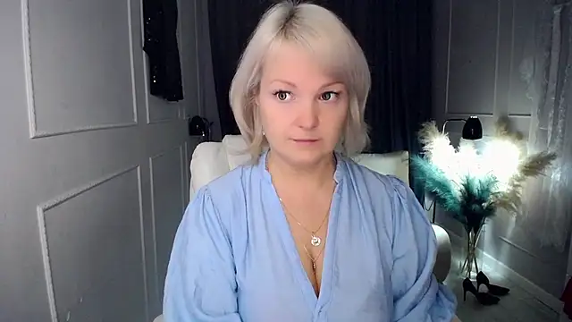 Snapshot of Juarnea chatting on 24, 11, 2025 Juarnea online show from 24, 11, 2025