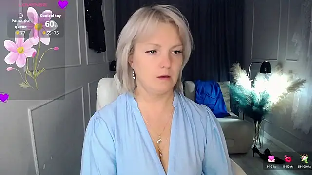 Snapshot of Juarnea chatting on 3, 10, 2025 Juarnea online show from 3, 10, 2025