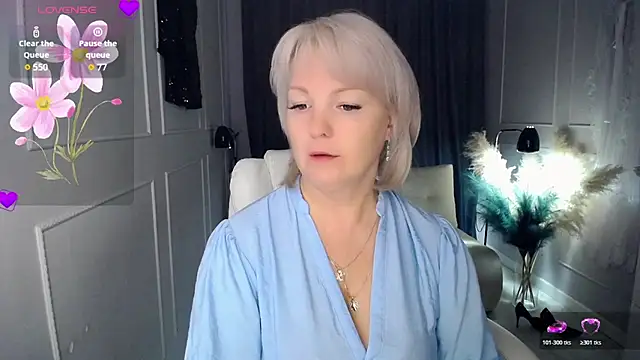 Snapshot of Juarnea chatting on 24, 10, 2025 Juarnea online show from 24, 10, 2025