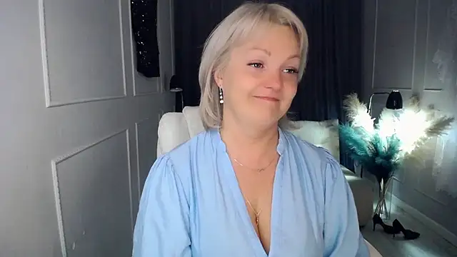 Snapshot of Juarnea chatting on 24, 9, 2025 Juarnea online show from 24, 9, 2025