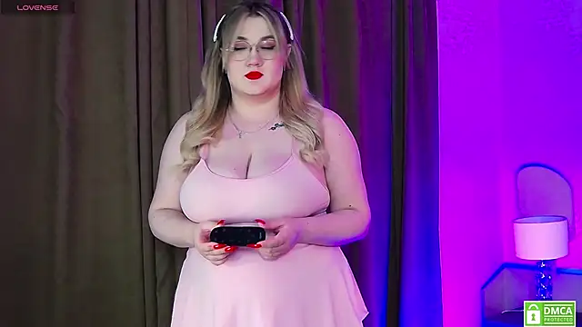 Nancy Mooree online show from 24, 9, 2025