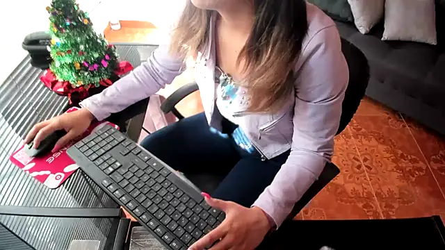 merlinaadams  online show from 15, 12, 2025