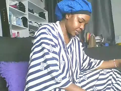 Snapshot of sweet_bigclit chatting on 8, 10, 2025 sweet bigclit online show from 8, 10, 2025