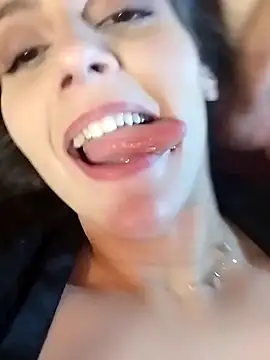 Snapshot of Sexycouplexxx69 chatting on 4, 1, 2025 Sexycouplexxx69 online show from 4, 1, 2025