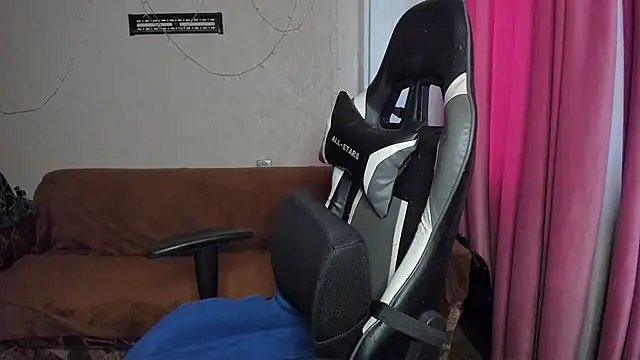 Snapshot of Milafoxxxy chatting on 13, 11, 2025 Milafoxxxy online show from 13, 11, 2025