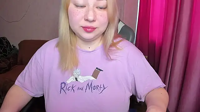 Snapshot of Milafoxxxy chatting on 17, 11, 2025 Milafoxxxy online show from 17, 11, 2025