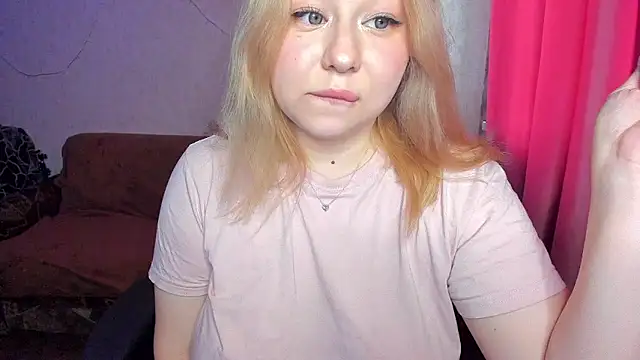 Snapshot of Milafoxxxy chatting on 29, 10, 2025 Milafoxxxy online show from 29, 10, 2025