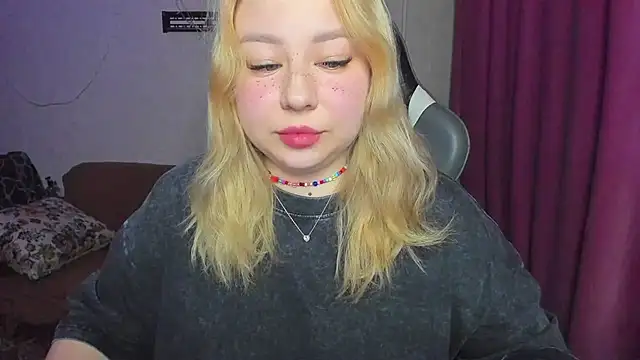 Snapshot of Milafoxxxy chatting on 24, 11, 2025 Milafoxxxy online show from 24, 11, 2025