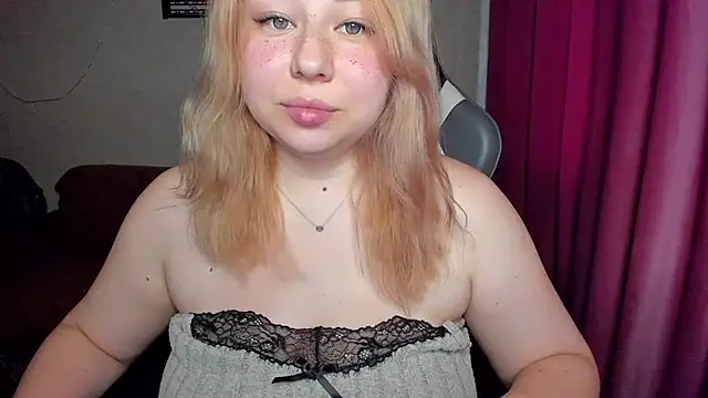 Snapshot of Milafoxxxy chatting on 20, 10, 2025 Milafoxxxy online show from 20, 10, 2025