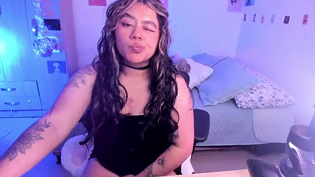 StephaniFox online show from 7, 3, 2025