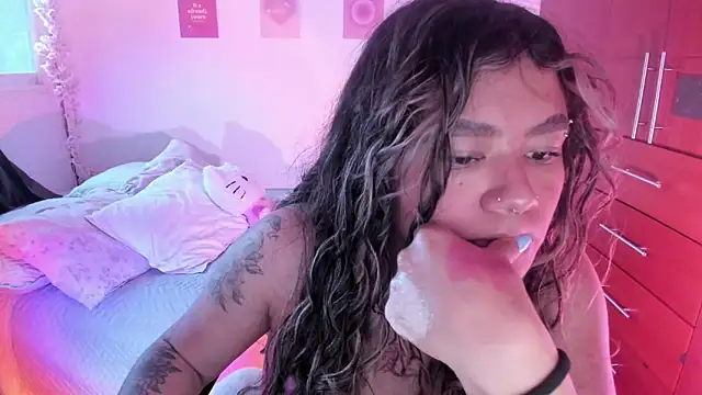 StephaniFox online show from 7, 10, 2025