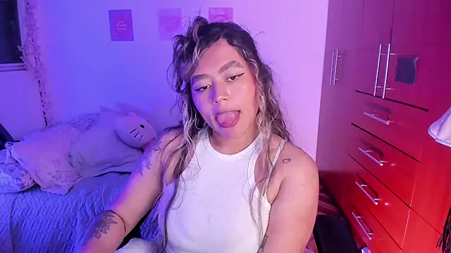 StephaniFox online show from 14, 10, 2025