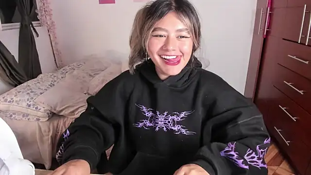 StephaniFox online show from 8, 11, 2025