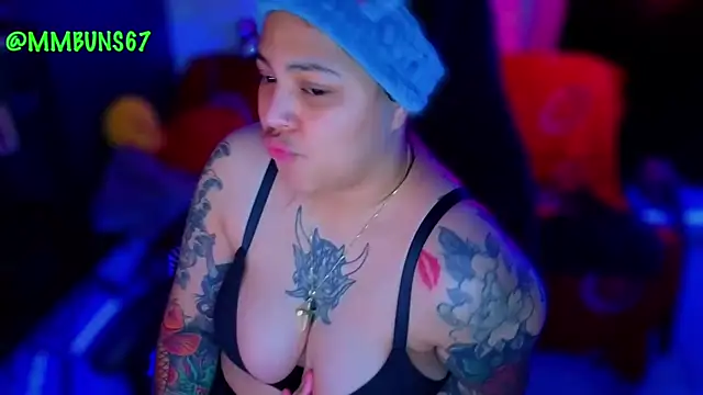 miacanela xo online show from 16, 10, 2025