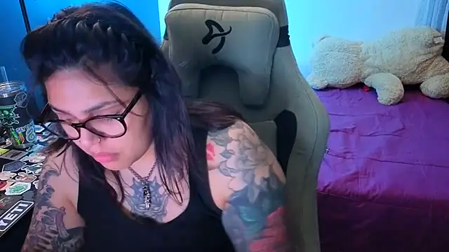 miacanela xo online show from 4, 6, 2026