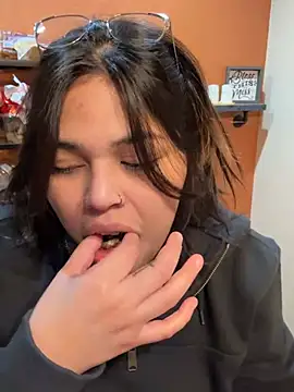 miacanela xo online show from 8, 3, 2025