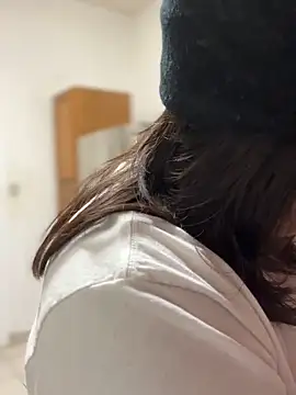 miacanela xo online show from 27, 11, 2025