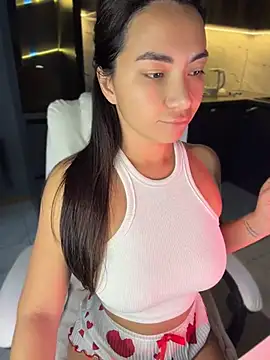 Snapshot of Melisa_Ester chatting on 4, 7, 2026 Melisa Ester online show from 4, 7, 2026
