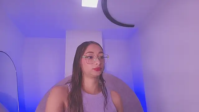 Snapshot of vale_ross_ chatting on 21, 4, 2026 vale ross online show from 21, 4, 2026