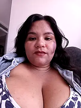 Snapshot of Julieta-tits chatting on 25, 2, 2026 Julieta-tits online show from 25, 2, 2026