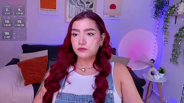 Snapshot of ViolettCastel chatting on 10, 7, 2026 ViolettCastel online show from 10, 7, 2026