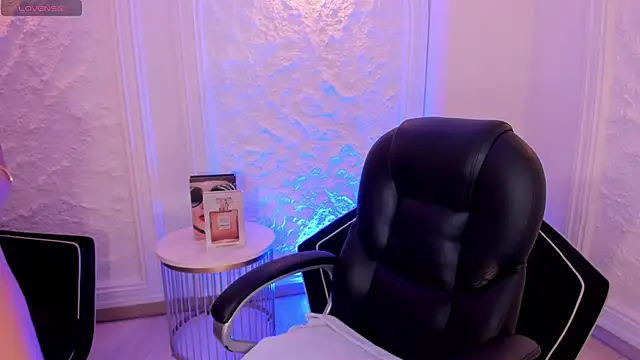 ViolettCastel online show from 8, 10, 2025