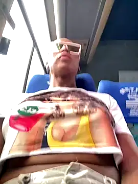 sweetsarabig22cm online show from 16, 11, 2025